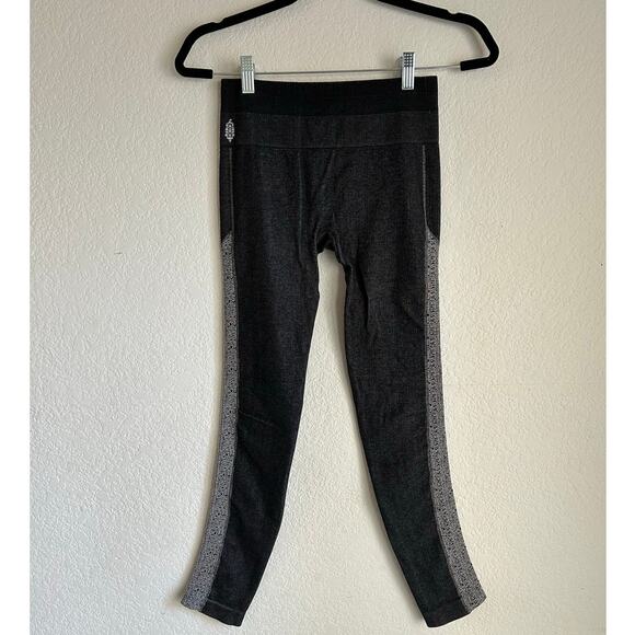 Free People Movement Gray Low Rise 7/8 Length Leggings Size Medium Large - Picture 3 of 8